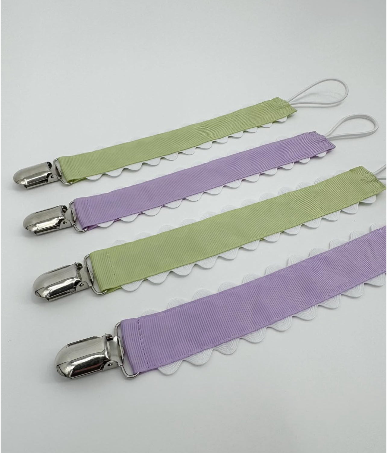 Scalloped Paci Clip